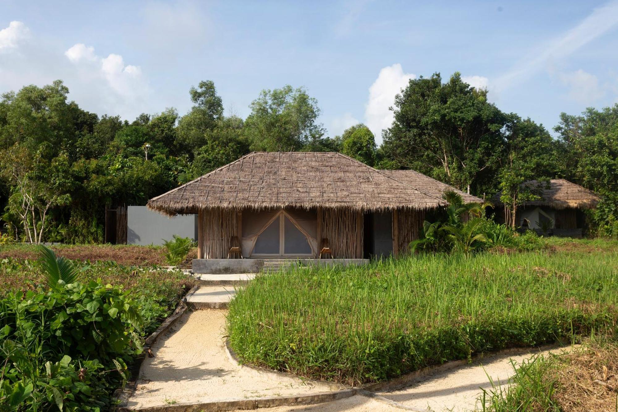 Tamu Koh Rong Hotel Pagoda Beach Екстериор снимка